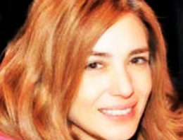 Ünlü oyuncu bu kez perukla poz verdi