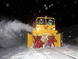 Karla mücadele raylarda da sürüyor!