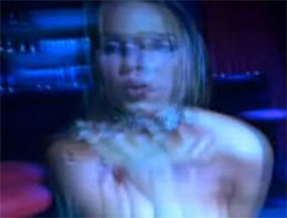 Karne hediyesinden porno çıktı