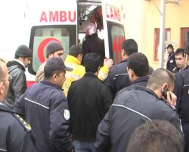 Antalya'da tır oto ile çarpıştı