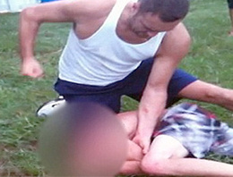 Oğluna vurdu diye öldüresiye dövdü