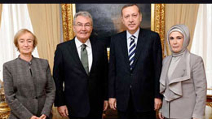 Baykal'ın eşine ilginç soru